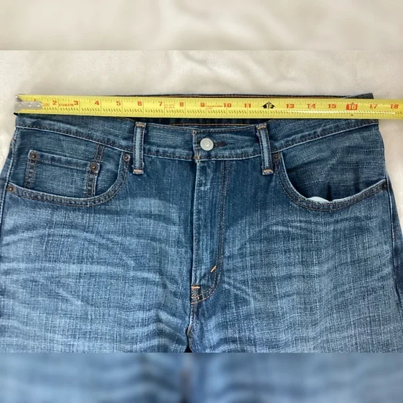 Levi’s 34x32 Jeans | 559 | Men’s Relaxed Straight Fit | Medium Wash Denim - Picture 7 of 9